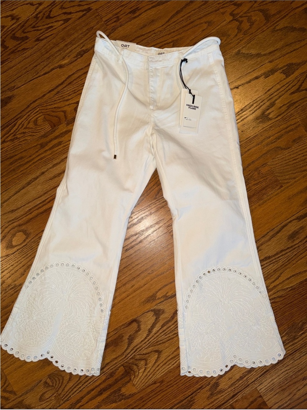 NWT! OAT New York White Eyelet Embroidered High Rise Flare Pants - Size 2 (26)
